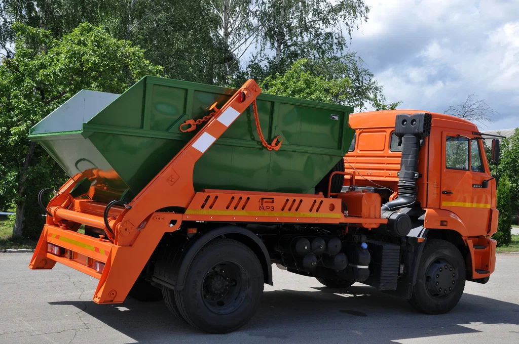 Заказ бункеровоза для вывоза мусора и отходов в Дагестанских Огнях в октябре