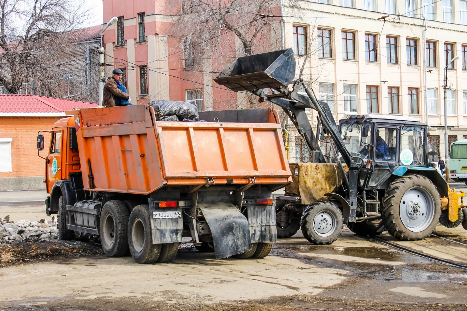 Вывоз мусора Камазом в Дагестанских Огнях – аренда и заказ Камаза 10 тонн от 2426 руб. в ПроМусор