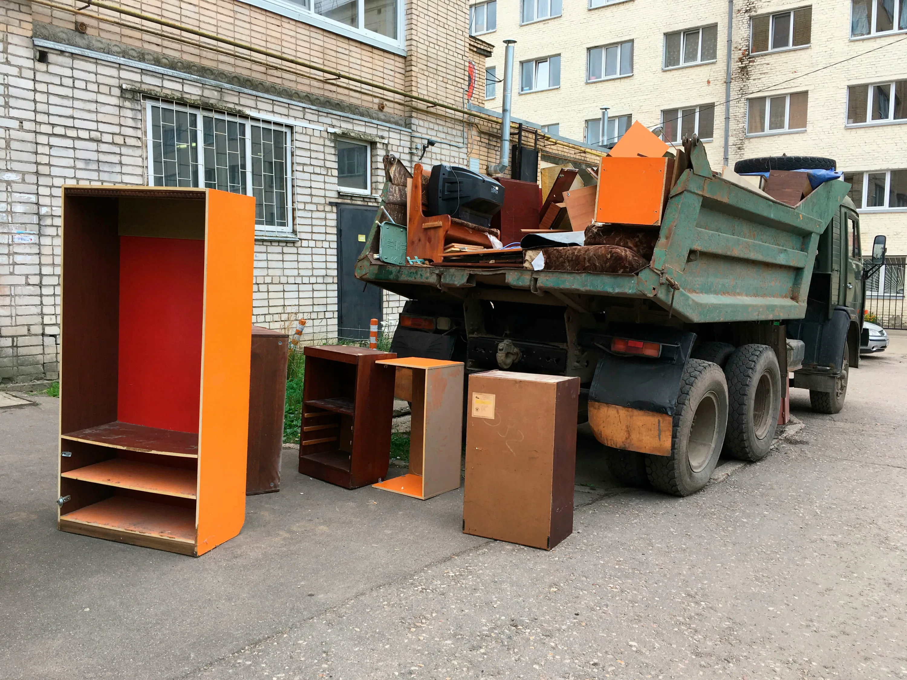 Утилизация старой мебели с вывозом и разбором в Дагестанских Огнях в октябре