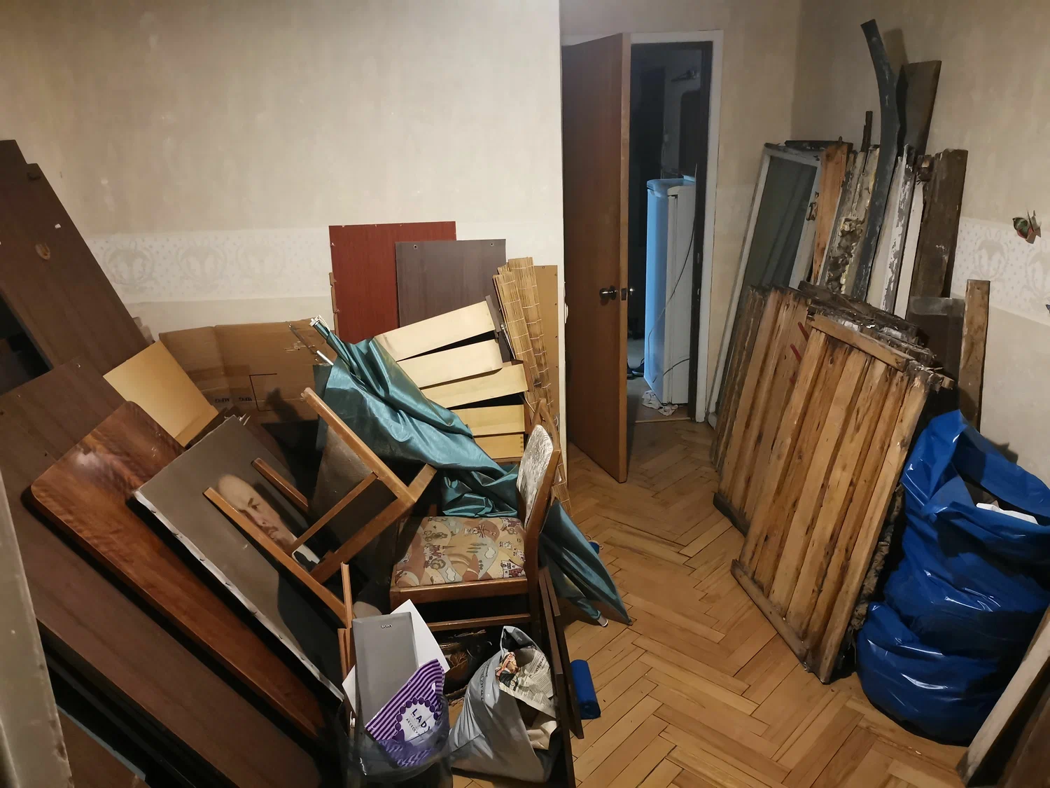 Демонтаж мебели с вывозом и утилизацией в Дагестанских Огнях в октябре